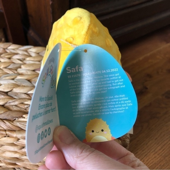 Squishmallows Safa the puffer fish in 5” - Picture 6 of 7